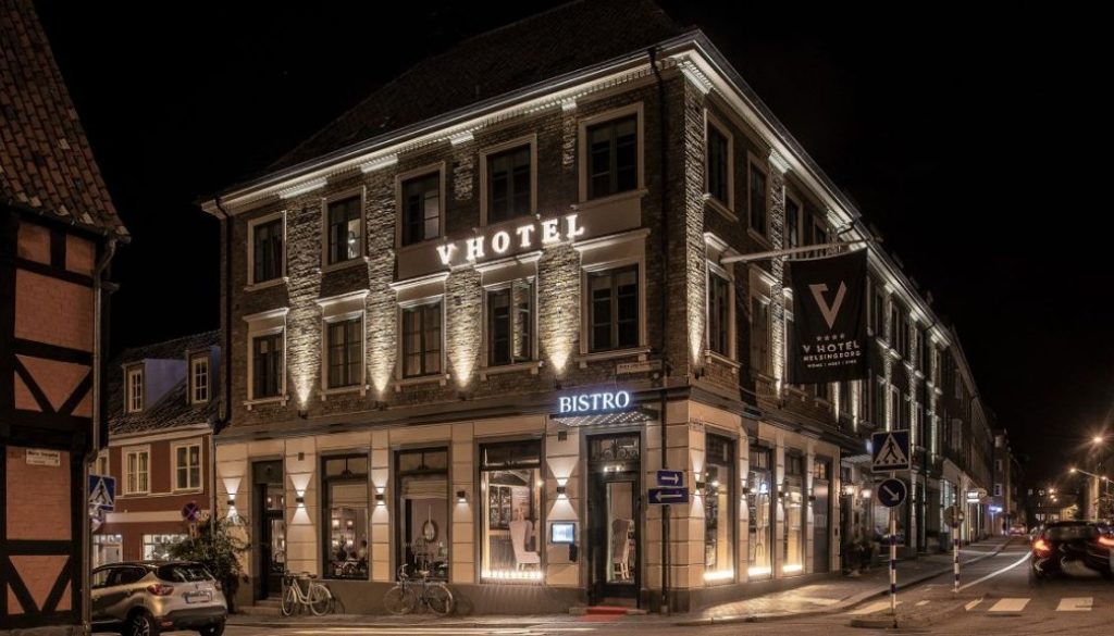 V_Hotel_Exterior_Night