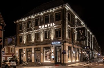 V_Hotel_Exterior_Night
