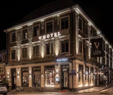 V_Hotel_Exterior_Night